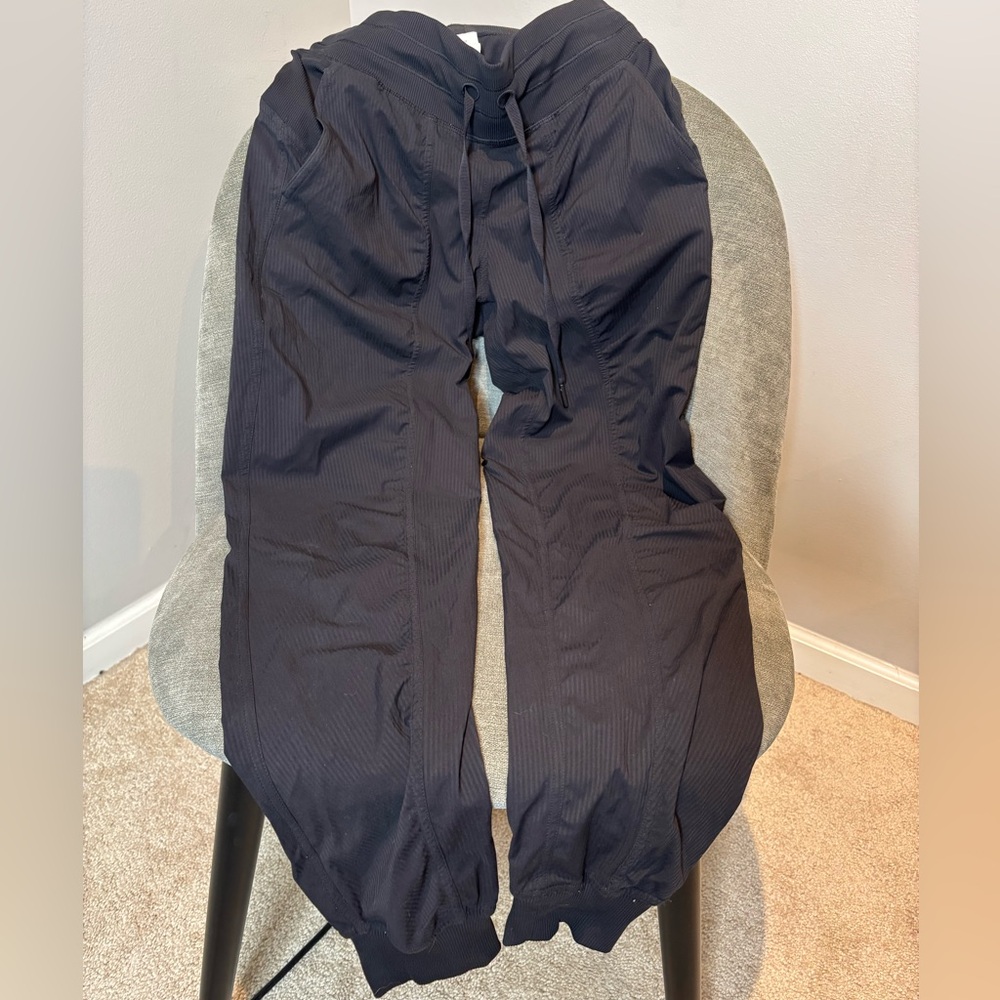 Lululemon Women’s Pinstriped Drawstring Pant